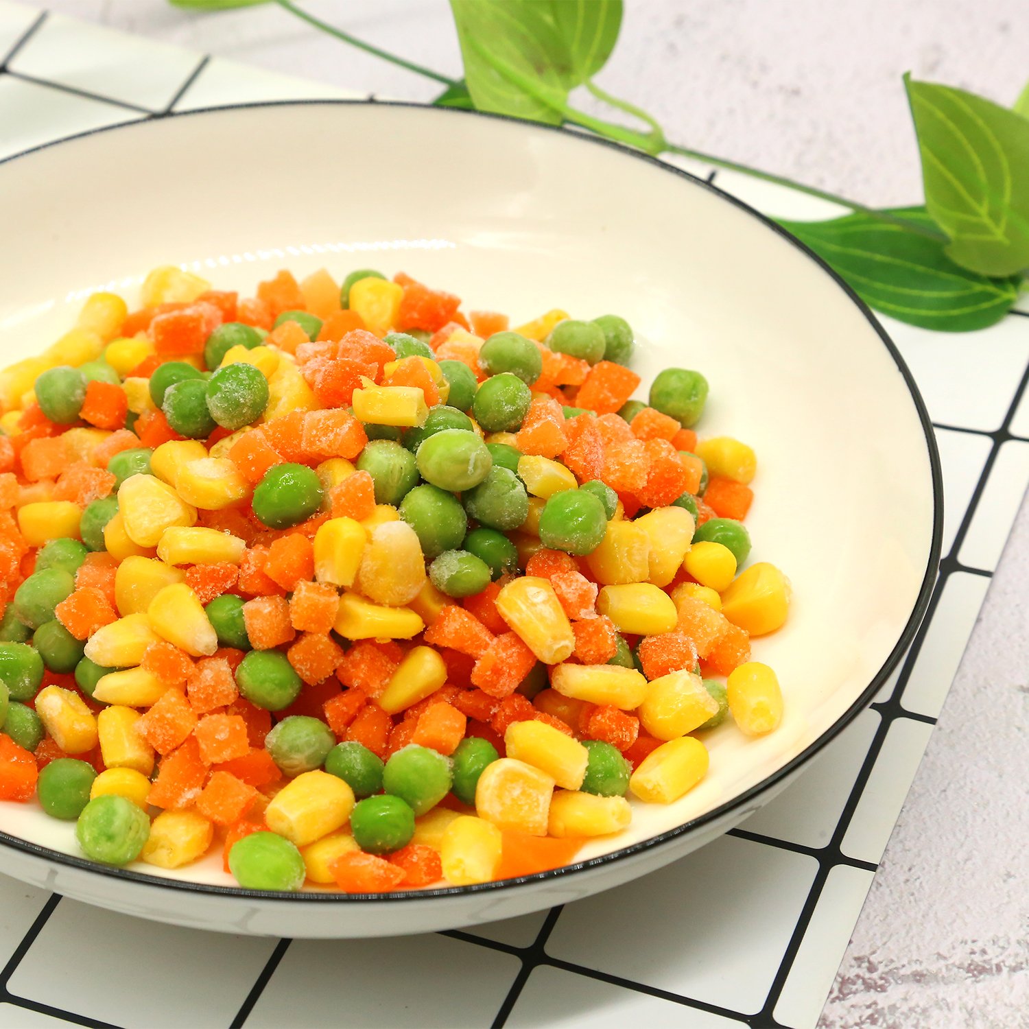 Frozen mix vegetable 4 way  (25% diced Carrot + 25% Green Peas + 25% cut green Beans + 25%  Sweet/Cauliflower)